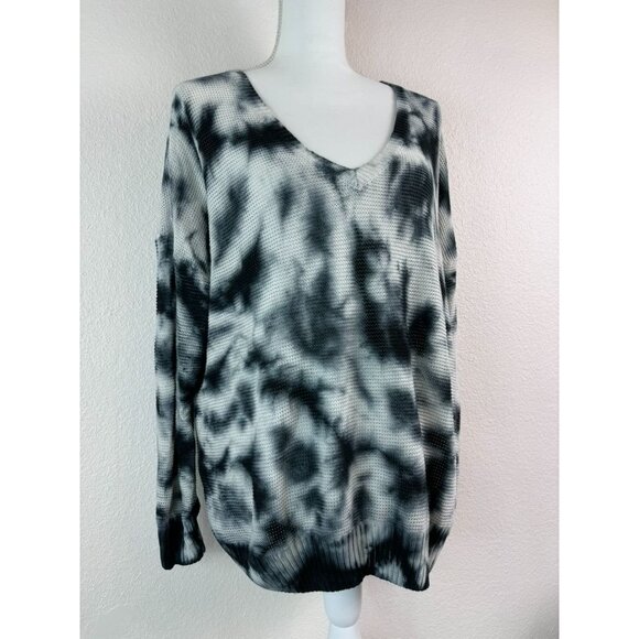 Torrid women's 1 1X black and white tie dye long sleeve v-neck sweater top - Picture 2 of 9